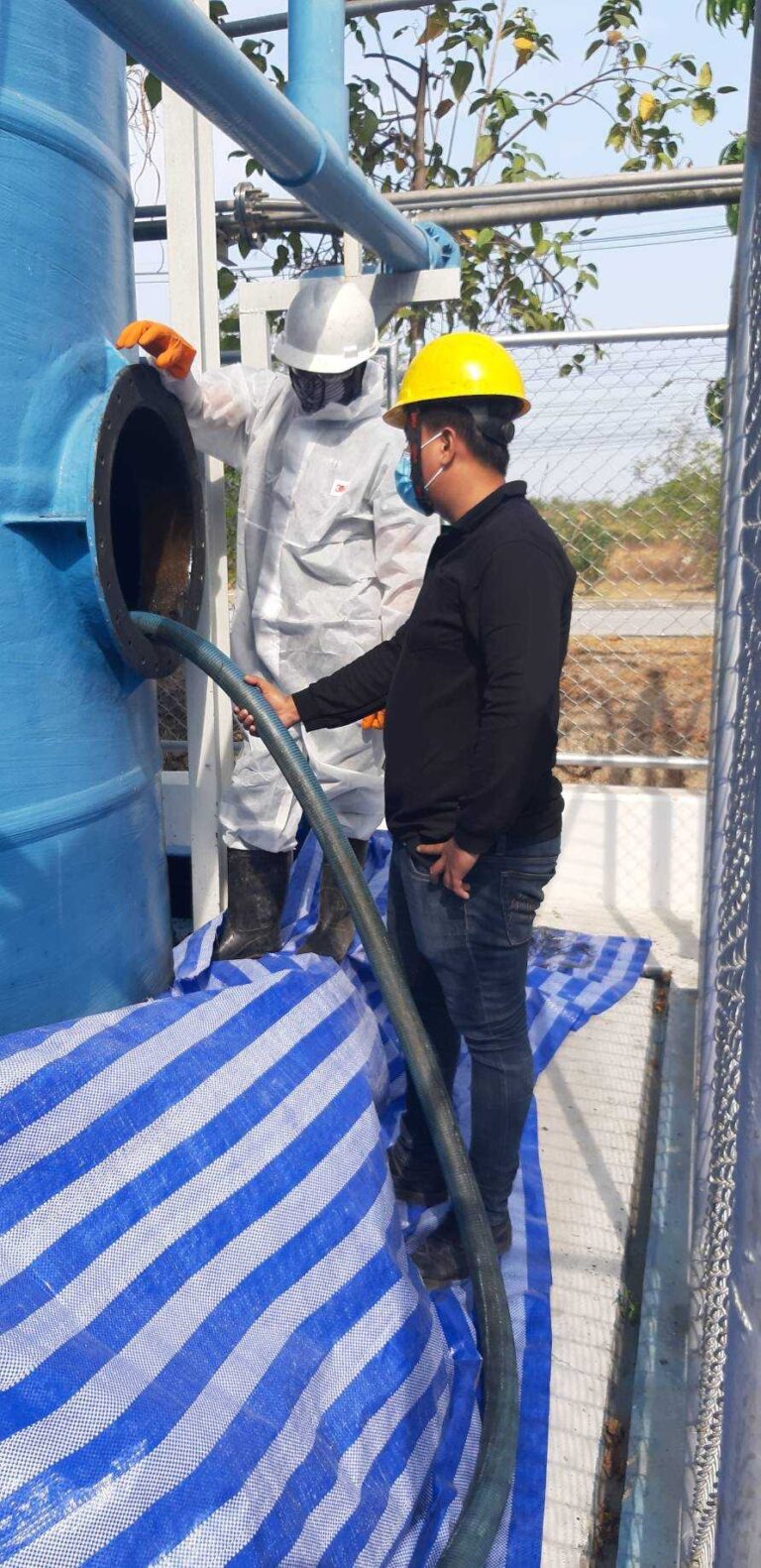 LINE_ALBUM_สูบล้างบ่อบำบัดน้ำเสีย_๒๓๐๓๒๑_1