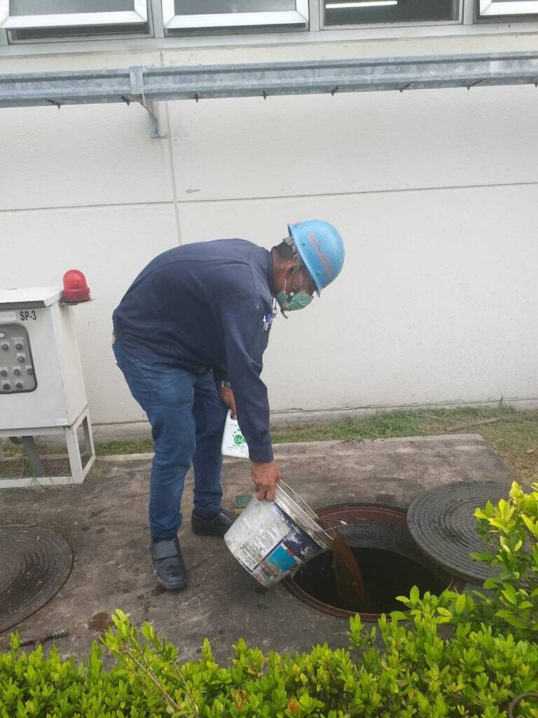 LINE_ALBUM_เติมหัวเชื้อจุลินทรีย์_๒๓๐๓๒๑_10