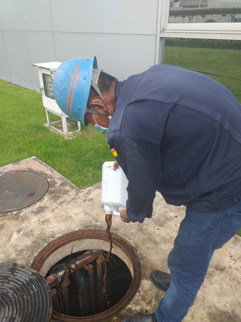 LINE_ALBUM_เติมหัวเชื้อจุลินทรีย์_๒๓๐๓๒๑_6