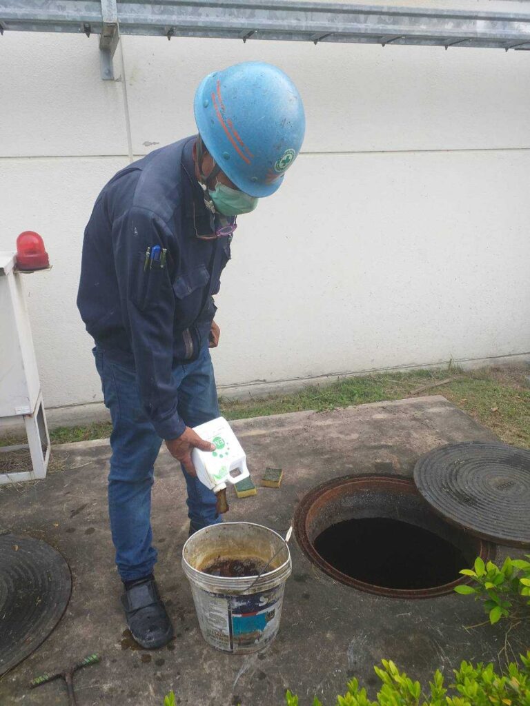 LINE_ALBUM_เติมหัวเชื้อจุลินทรีย์_๒๓๐๓๒๑_8