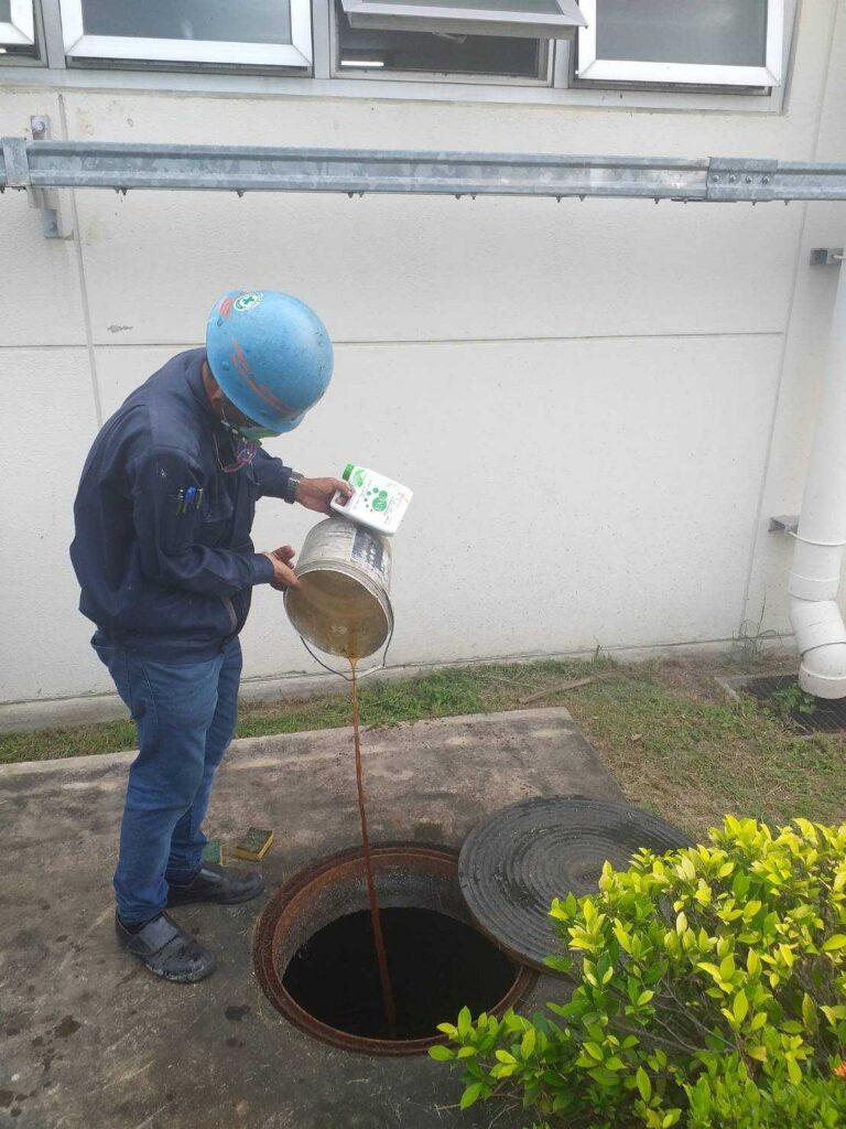 LINE_ALBUM_เติมหัวเชื้อจุลินทรีย์_๒๓๐๓๒๑_9